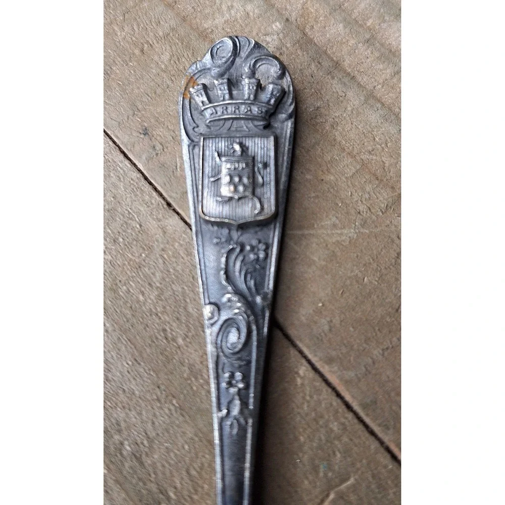 Unbranded vintage souvenir